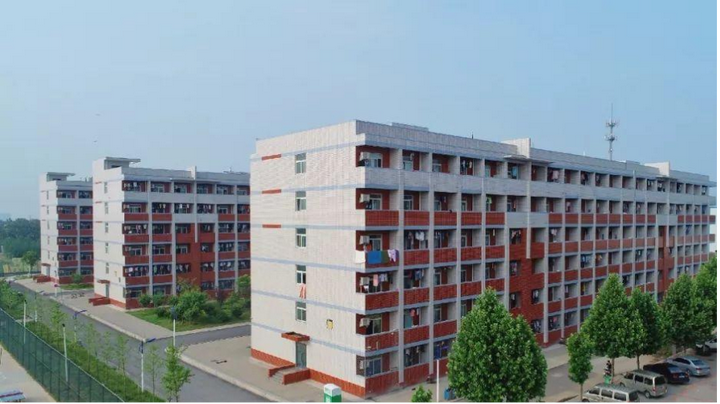 郑州科技学院宿舍条件如何?有无空调?是上床下桌吗?