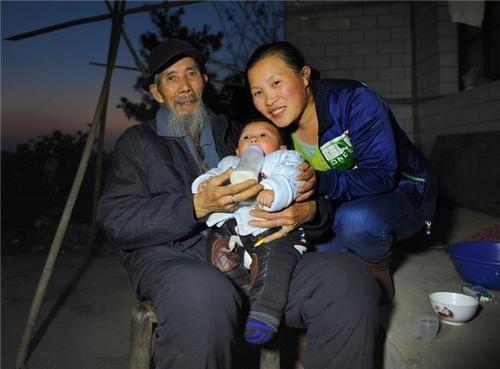 父亲离世后,文长林成了张凤最亲近的人