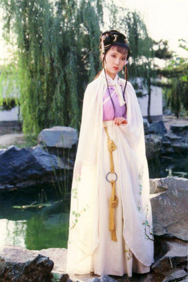 了解红楼梦中贵族一年四季的穿着,穿衣搭配技巧一网打尽