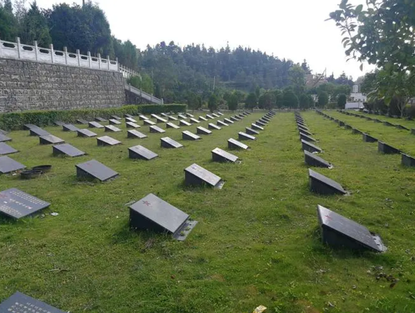 1985年战友牺牲,他遵守诺言去战友家尽孝,9年后娶战友妹妹为妻