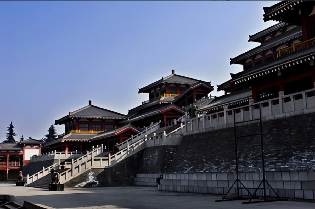 在公元212年阿房宫正式开工.