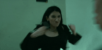 尤其是她那看似柔情实则正义的撩阴腿,使得罪犯们无所遁形,落荒而逃.