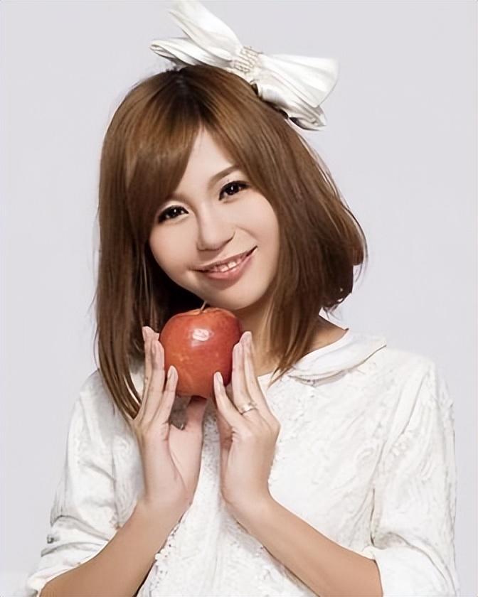 回顾:"宁坐宝马哭,不坐单车笑"的女孩马诺,现在嫁入豪门了吗