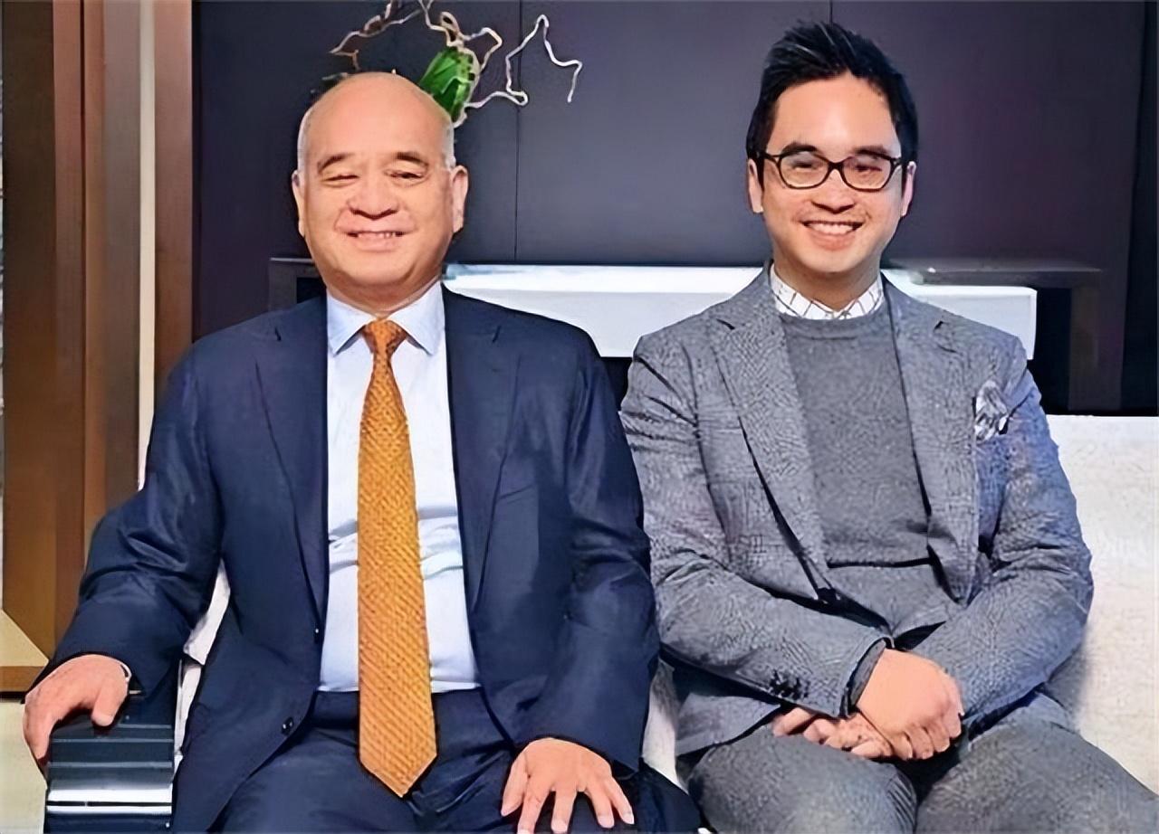 郑家老祖宗郑裕彤是块朽木生花,靠着打造了四九金的概念,把一家小小的