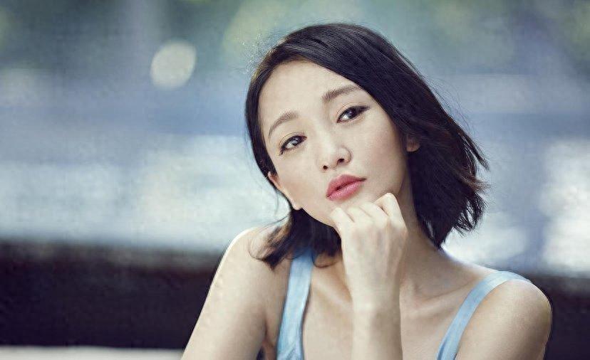 "三金影后"周迅,年轻时清纯动人,为何至今孤身一人?