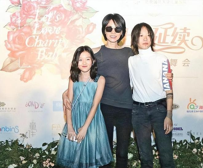 李嫣晒泳装照被恶评!王菲力挺女儿,她只是不乖