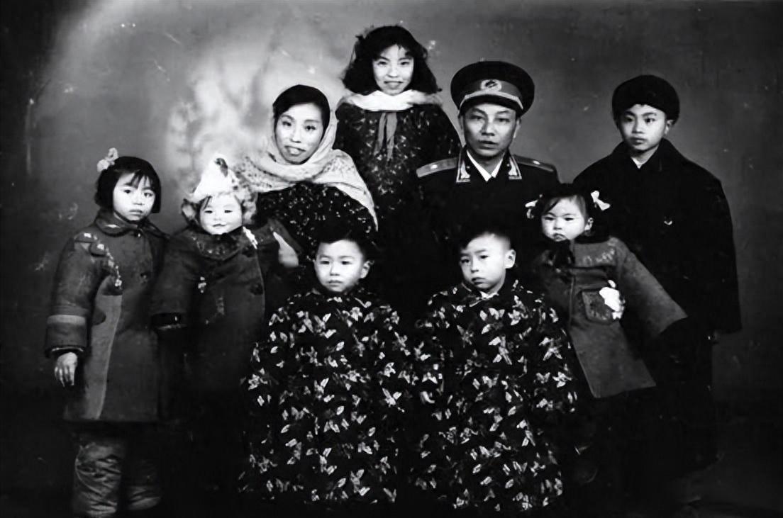 由于熊应堂忙于军务,再加上他的文化水平有限,这导致他无法抽出时间来