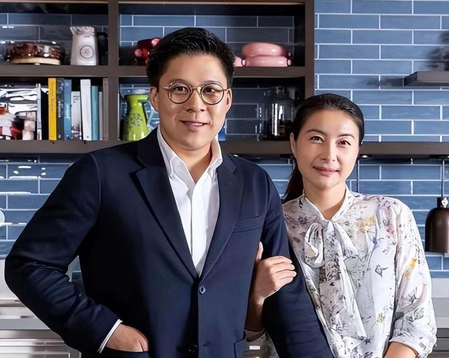 不过,即便霍震霆亲自向外界官宣了郭晶晶的"准儿媳"身份,两人的婚礼也