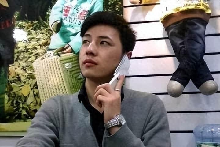 因为女儿一句话,我出差提前回来,邻居老太太:你不是才上去吗?