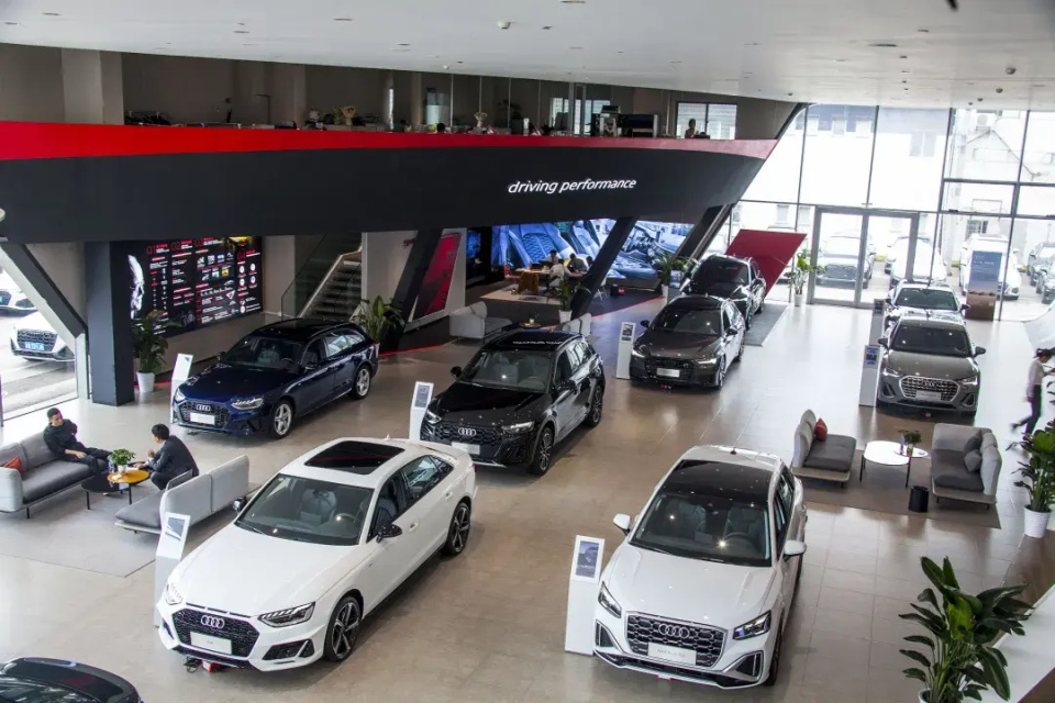 低配裸车价不到20万?奥迪a4l杀疯了