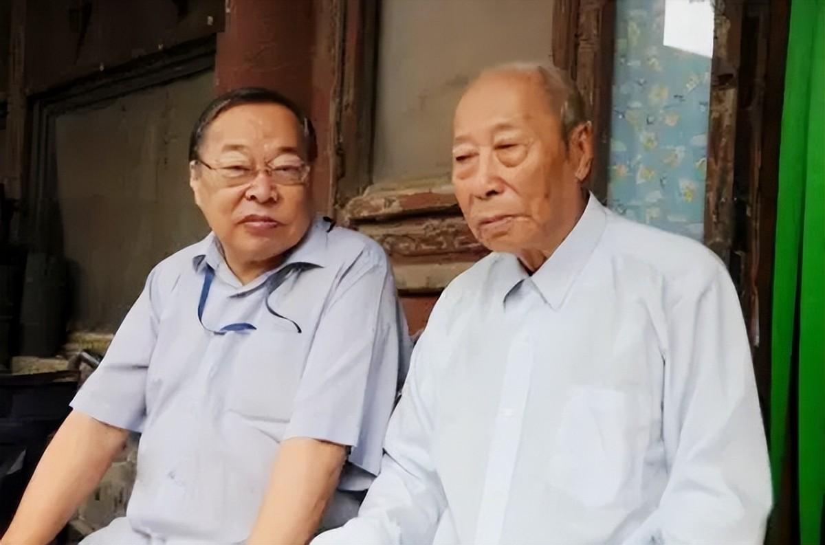 而且,由于早在1912年,爱新觉罗皇族就被迫集体改为了以"金"为主的汉姓