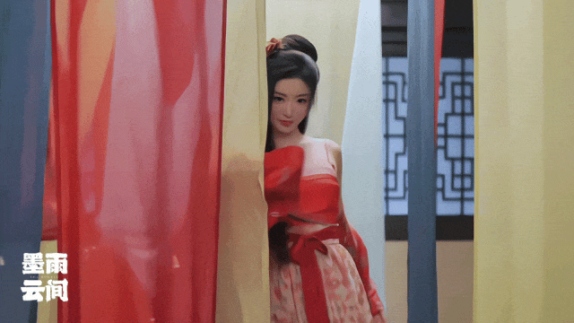 美出新高度!孔雪儿《墨雨云间》吊带红肚兜,网友:好身材藏不住