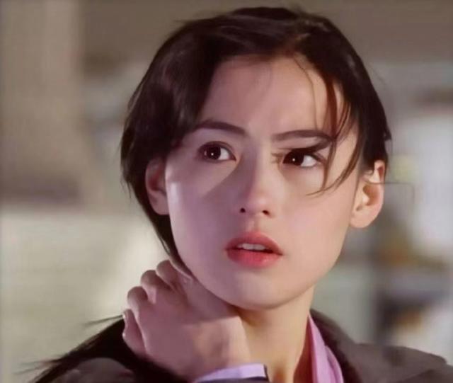 本以为张柏芝神颜是基因突变,看到他爷爷照片,这不是同一个人?