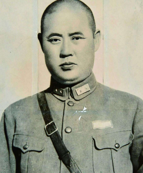 1949年傅作义因投靠我党,妻女被老蒋扣押,周总理:一定要救回来