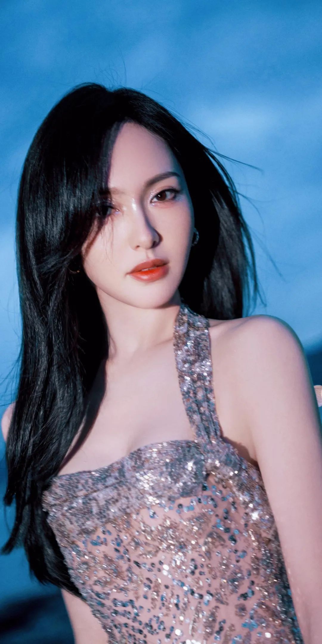 唐嫣海边美妆大片:精致完美,熠熠生辉