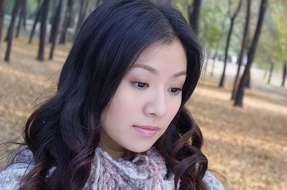 女歌手王丽达:荣登春晚,32岁获青歌赛冠军,42岁华丽转身做教授