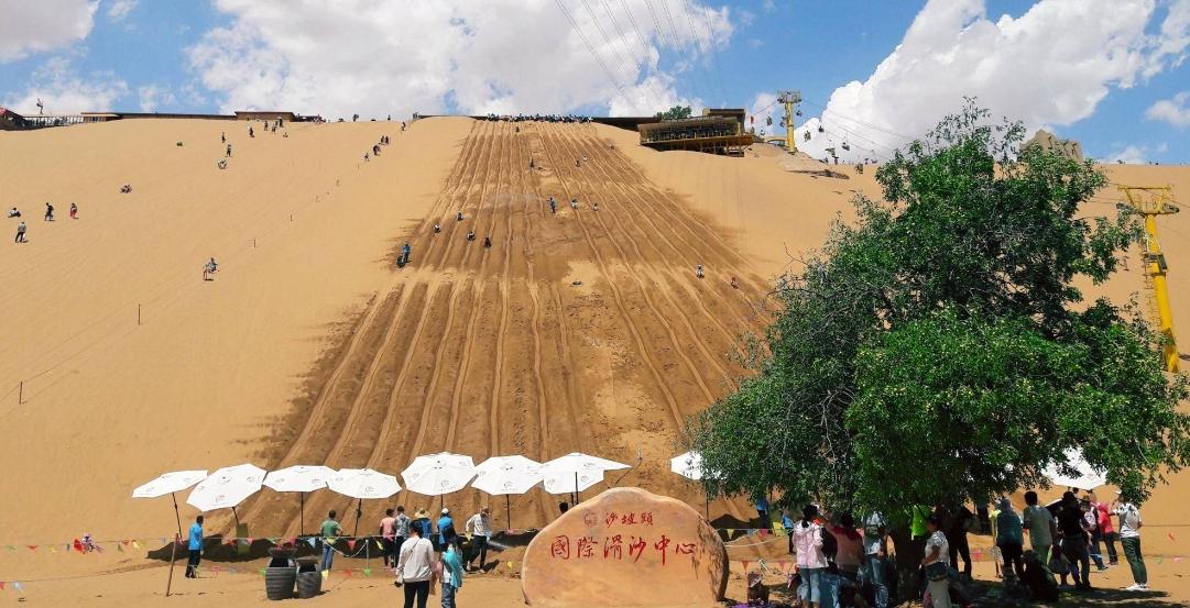 回顾:一天"吞"掉40亩沙漠?为治沙发明的"吞沙巨兽",已在甘肃使用