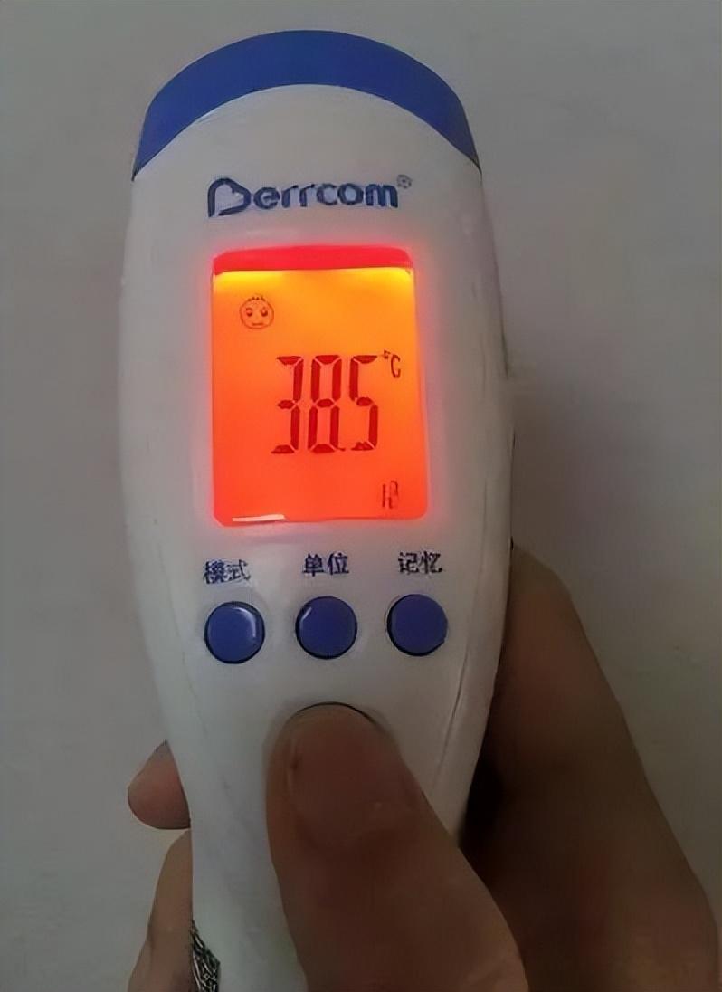 供外甥女读四年大学,我住院外甥女却没探望,后来我收到一条短信