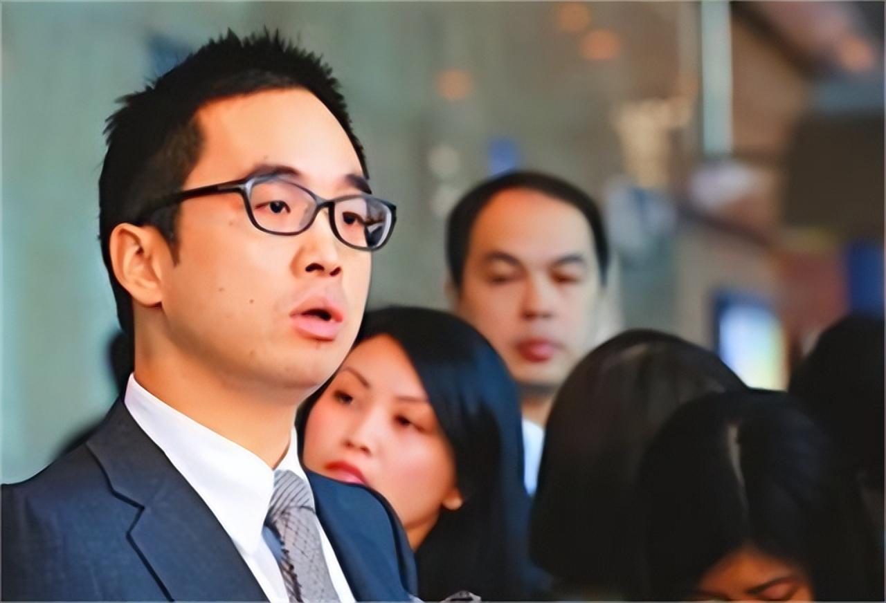 郑家老祖宗郑裕彤是块朽木生花,靠着打造了四九金的概念,把一家小小的