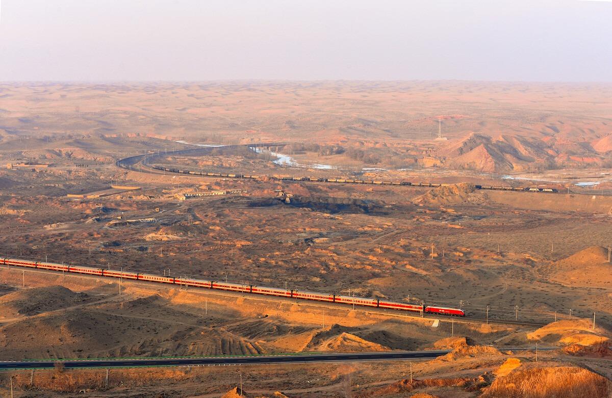 回顾:一天"吞"掉40亩沙漠?为治沙发明的"吞沙巨兽",已在甘肃使用