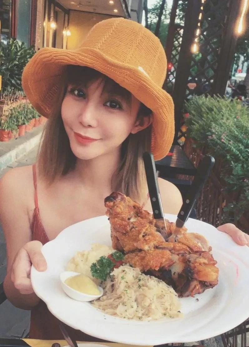 回顾:"宁坐宝马哭,不坐单车笑"的女孩马诺,现在嫁入豪门了吗