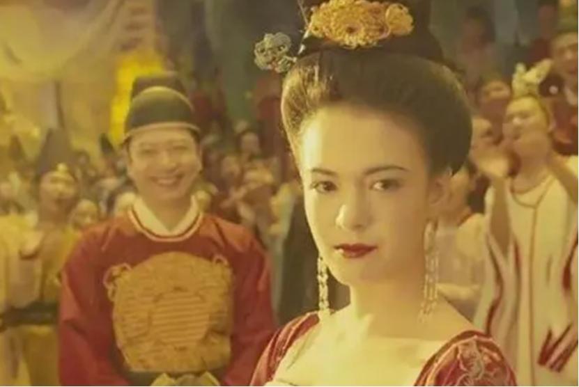 他是雄才大略的帝王,晚年被架空成太上皇,被自己的儿媳折磨!