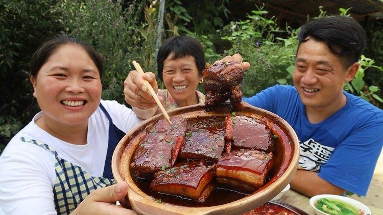 90后像40岁大妈,网红胖妹顿顿吃肉重油重盐,身体真的受得住?