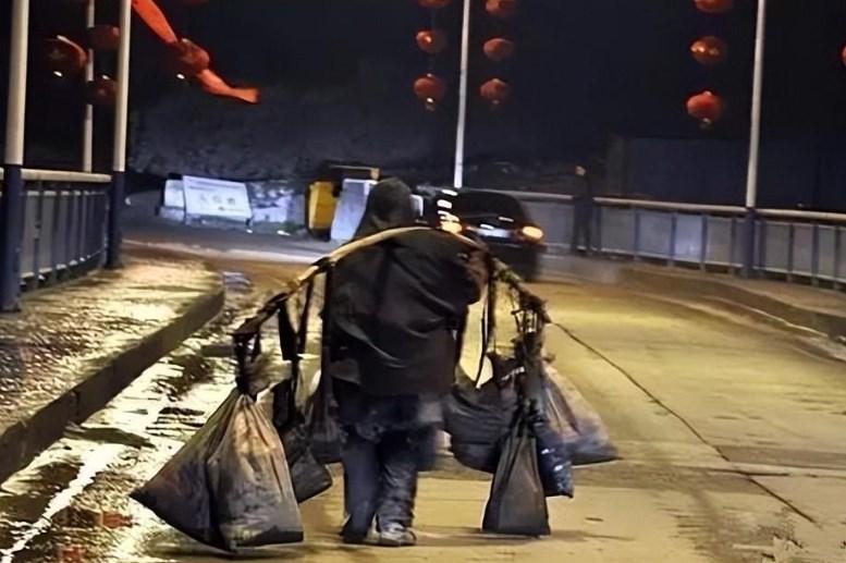 回顾小伙花40万救白血病女友,病好女友转嫁他人,如今沦为乞丐?