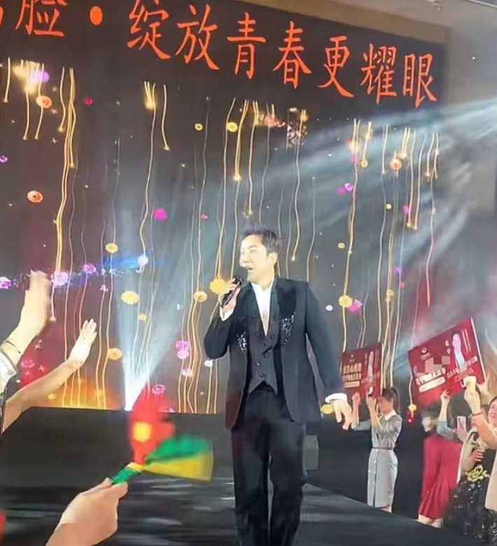毛宁:不顾爸妈反对入乐坛,爆红后迅速落败,现如今未婚生活孤独