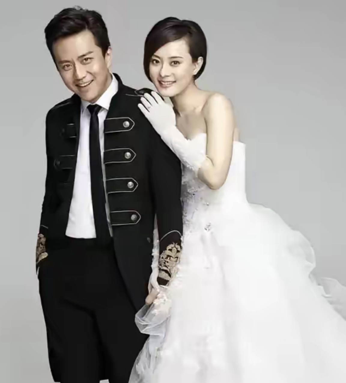 今日,正值邓超与孙俪夫妇相伴走过的第14个结婚纪念日.