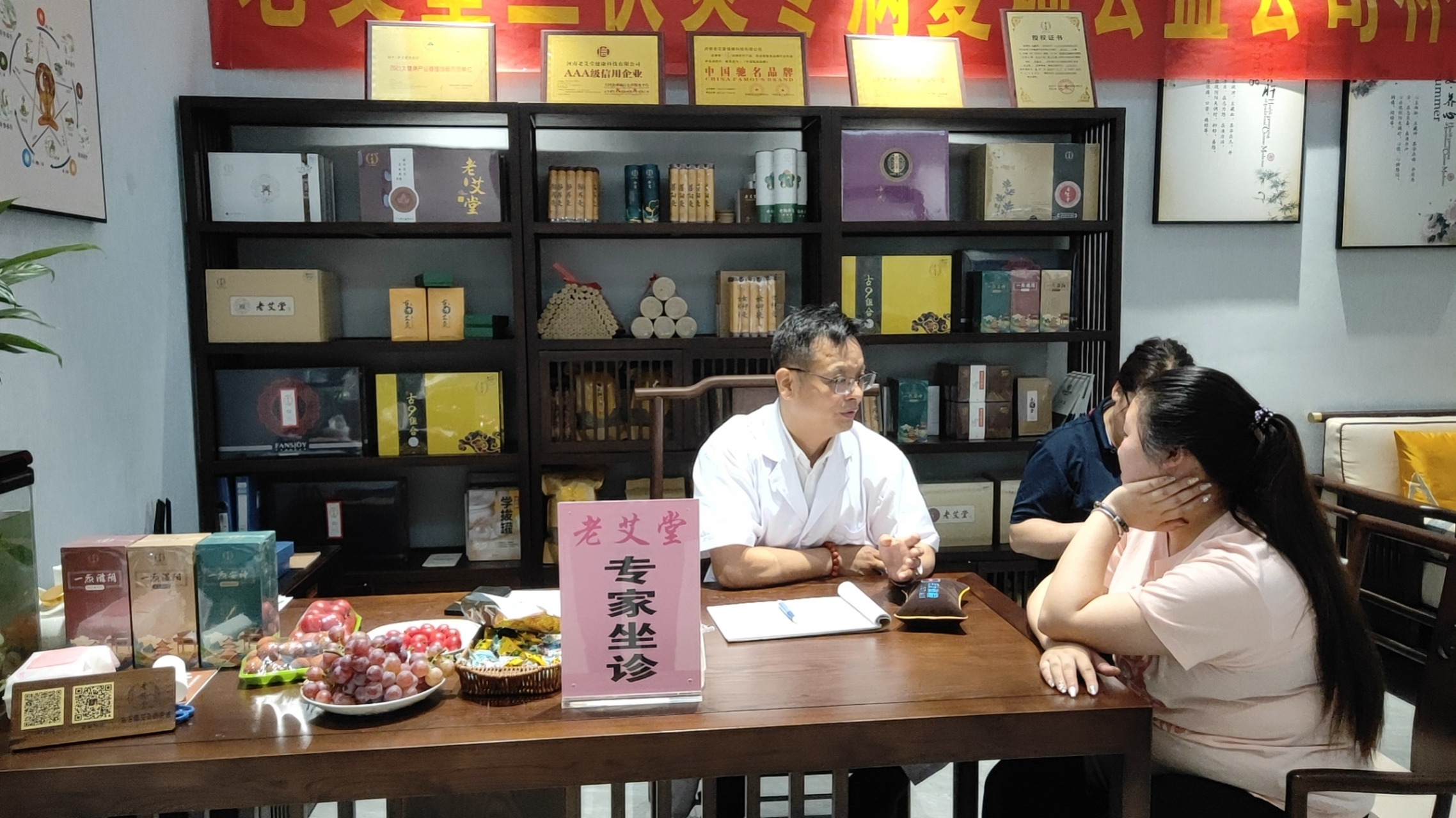 这家艾灸馆端午下血本 不仅送艾,送香囊,送五彩绳 连平时难得一见的