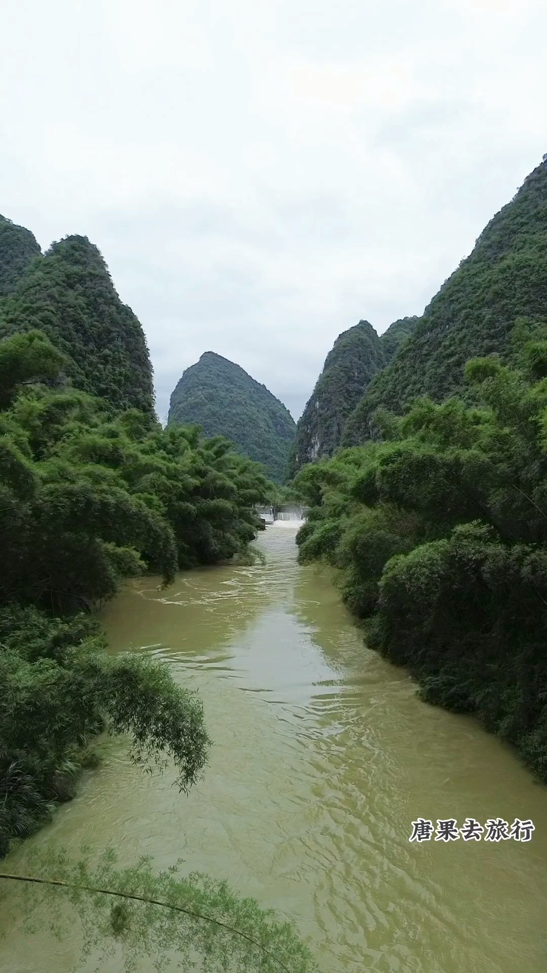 雨后大山图片