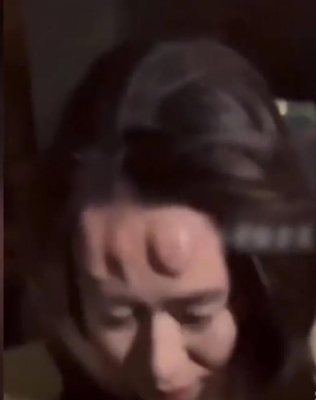 女主播未完成任务接受惩罚弹脑瓜崩,额头被弹出几个大包