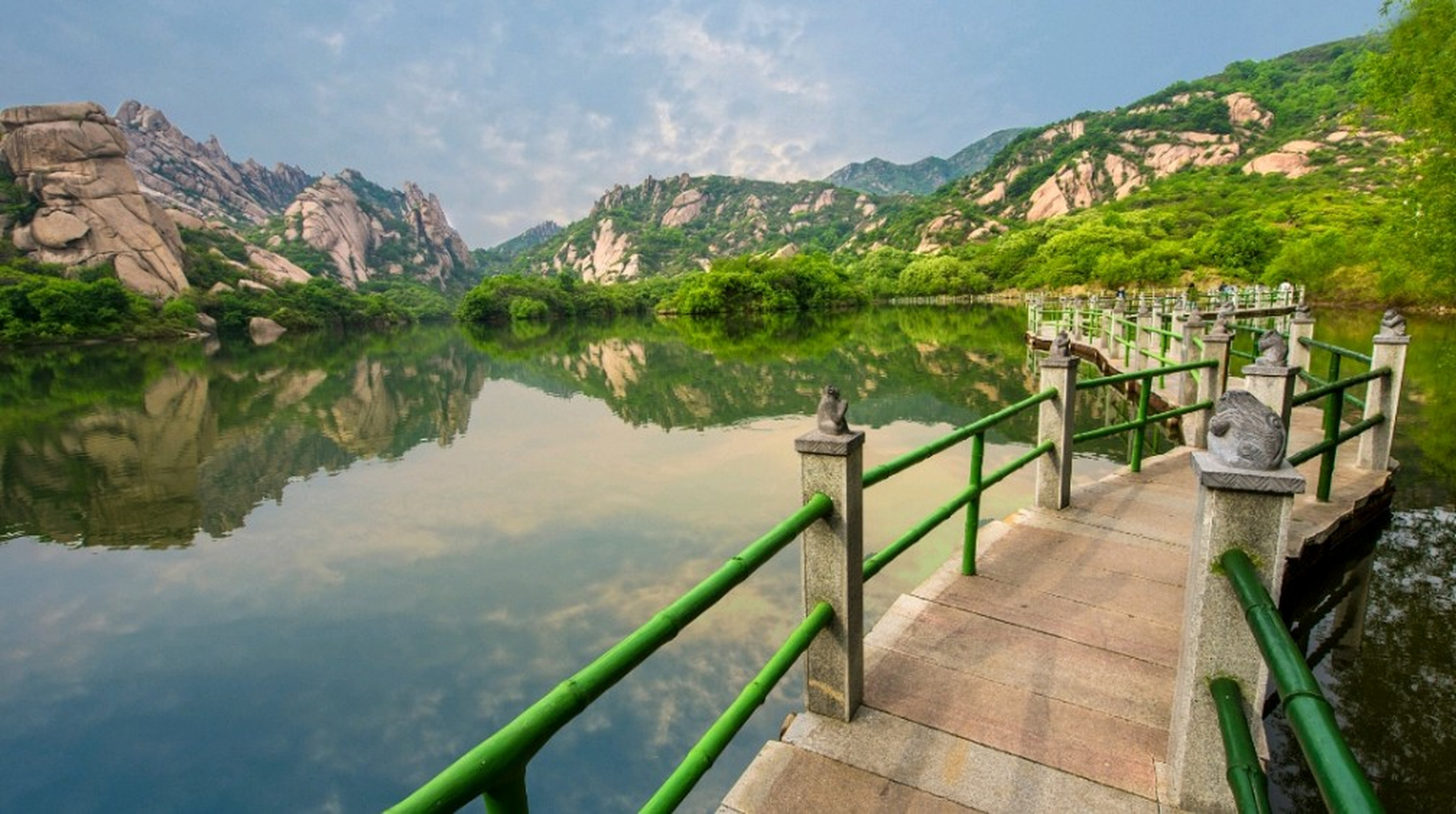 郑州周边的的荥阳环翠峪,也是一个小众的旅游胜地,位于河南省郑州市