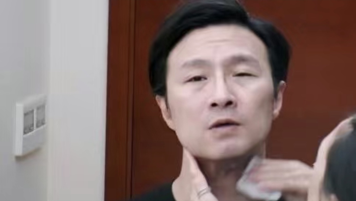 原来汪峰摘下眼镜长这样!