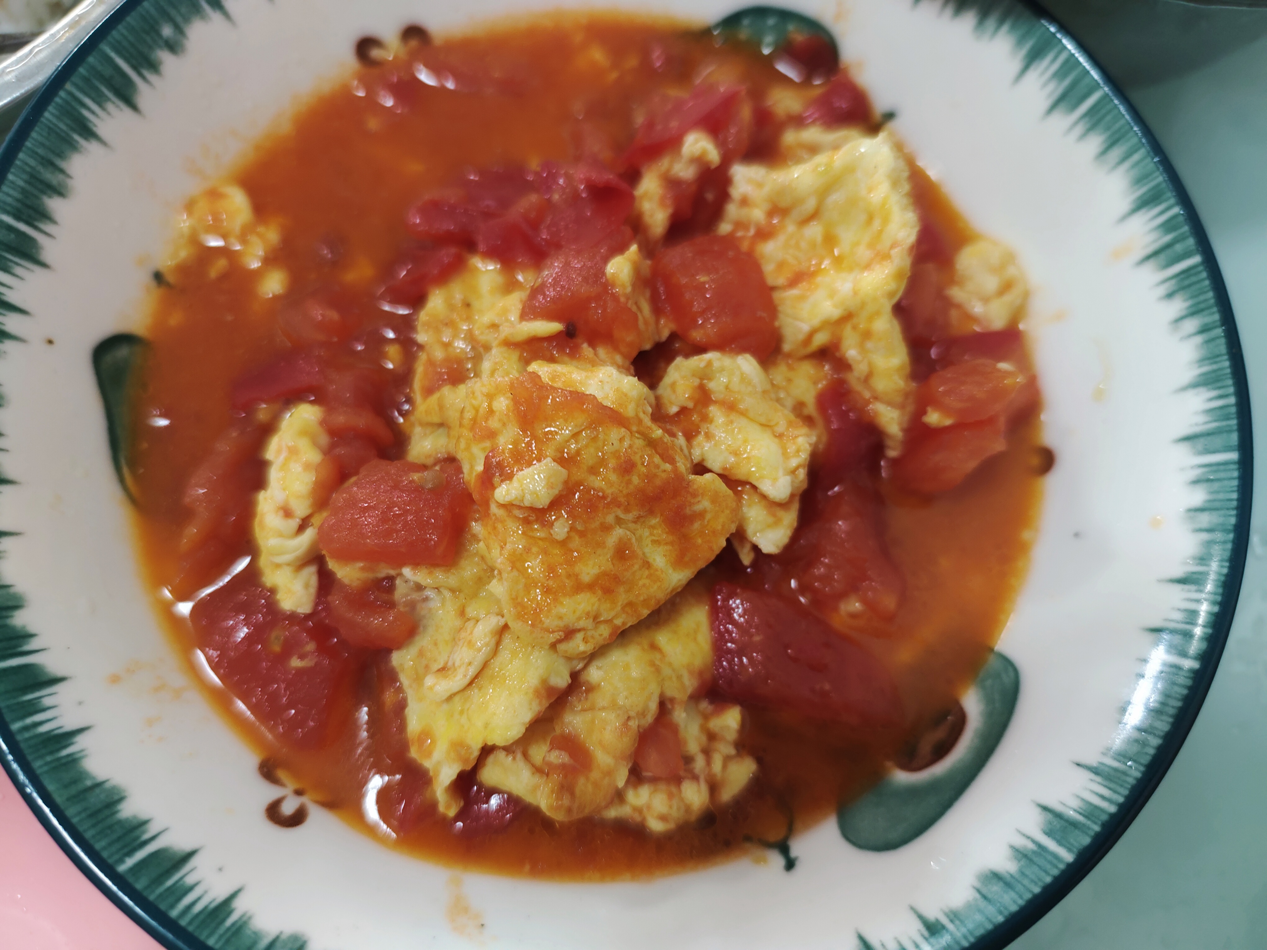 做了西红柿炒鸡蛋,茄子肉沫,麻婆豆腐,炒肉还有一道香菇排骨汤
