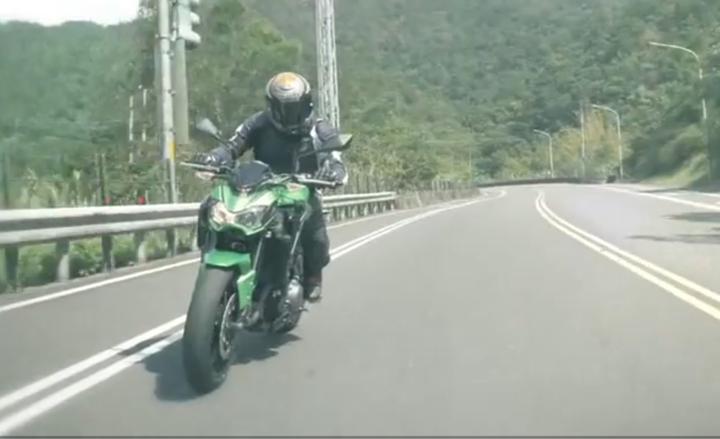 川崎z900欣赏,颇具性价比的进口四缸街车,动力117匹