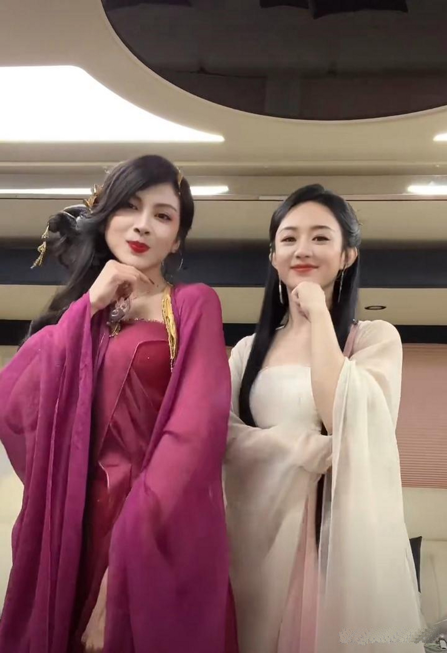 赵丽颖,王伊瑶古装跳手势舞