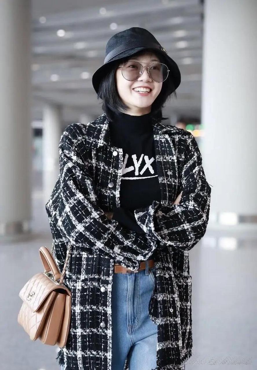 苗苗素颜面对镜头毫不遮掩