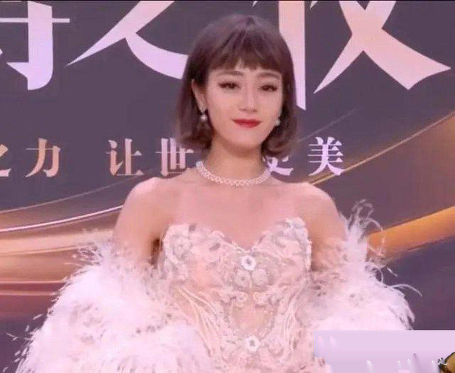 迪丽热巴短发快乐