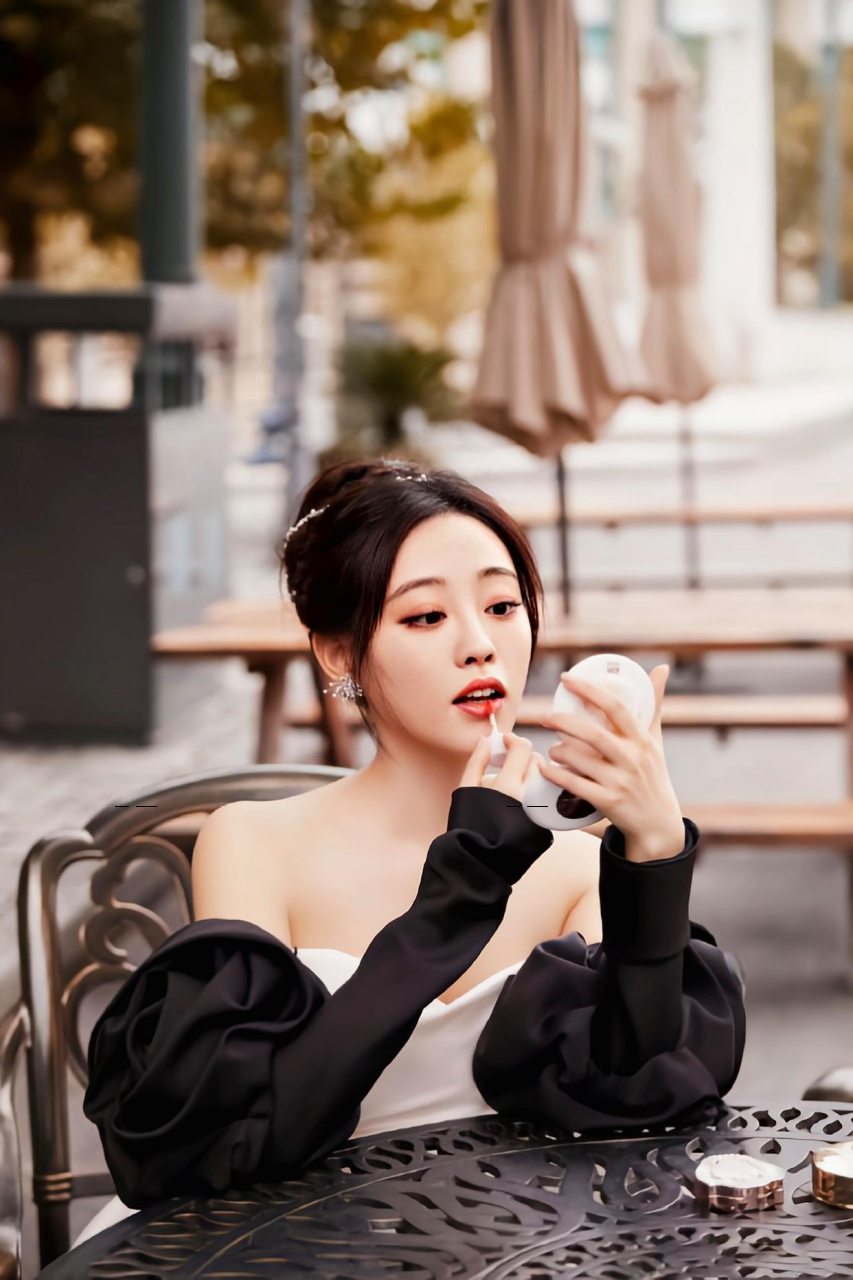 祝绪丹壁纸,黑白搭配,又甜又美!