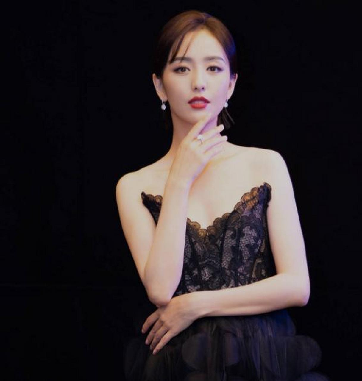 陈思诚巴结佟丽娅,巴结她背后的人,对他自己也有助力.