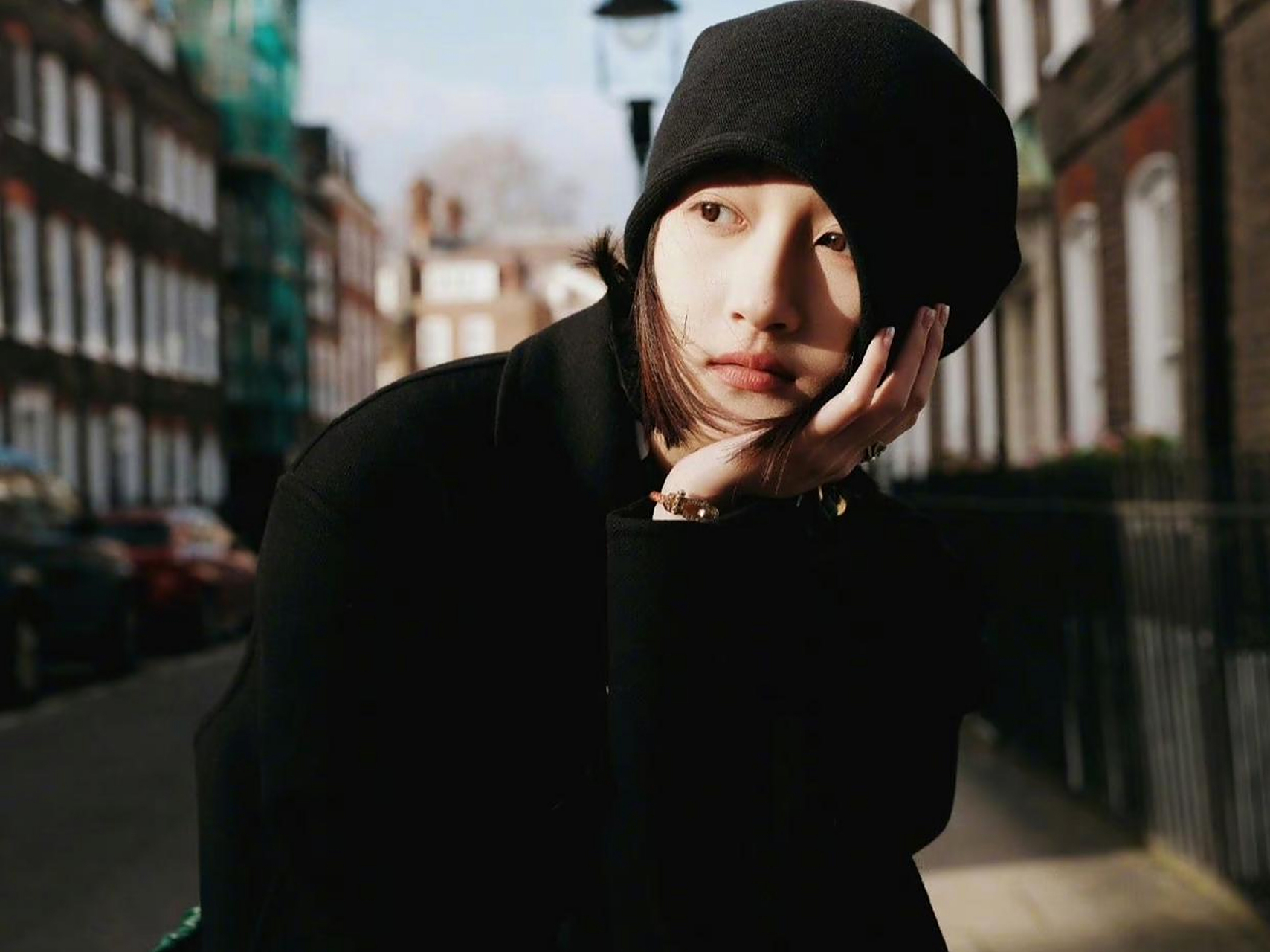 关晓彤短发知性美