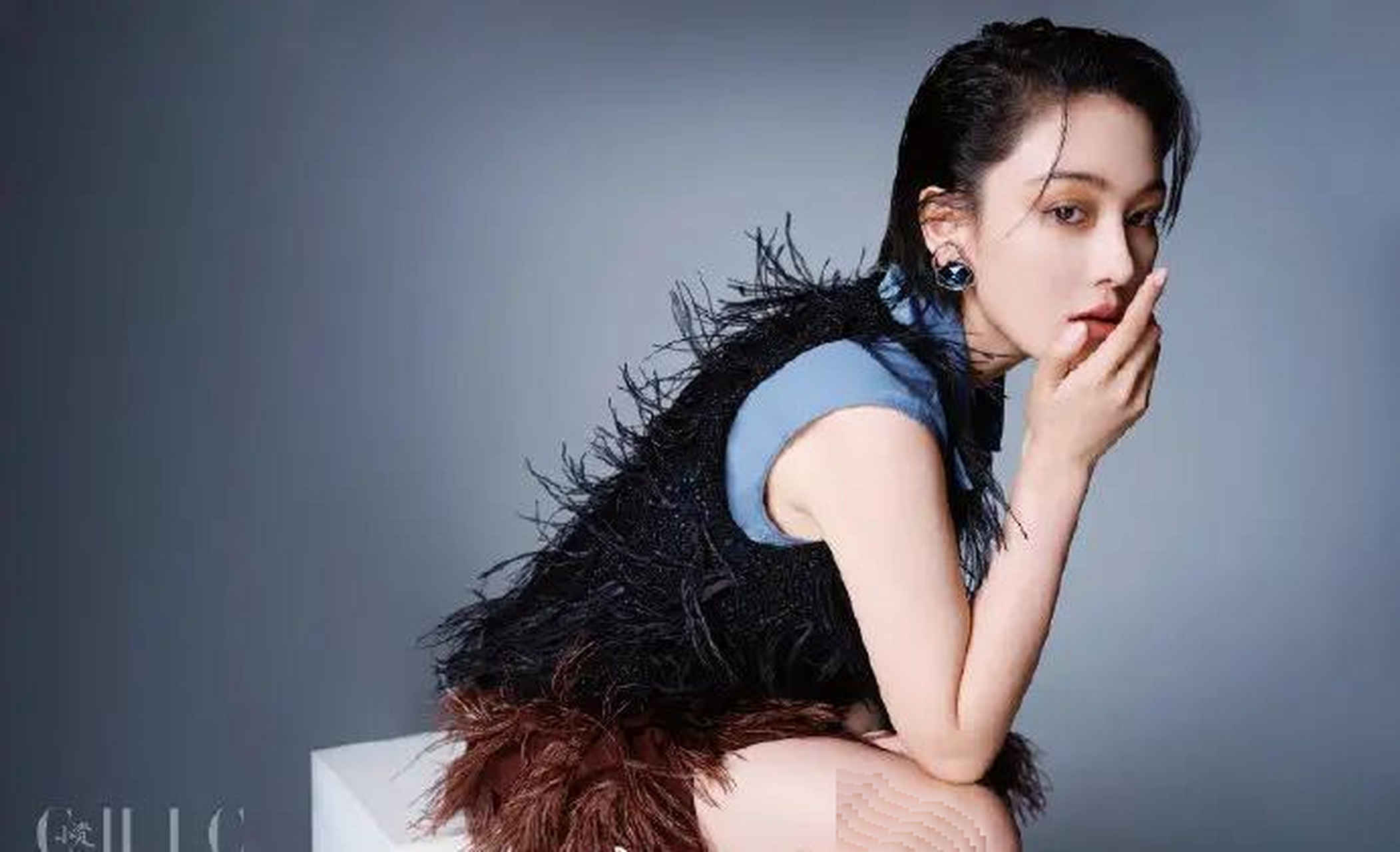 张馨予微湿短发配上各种穿搭