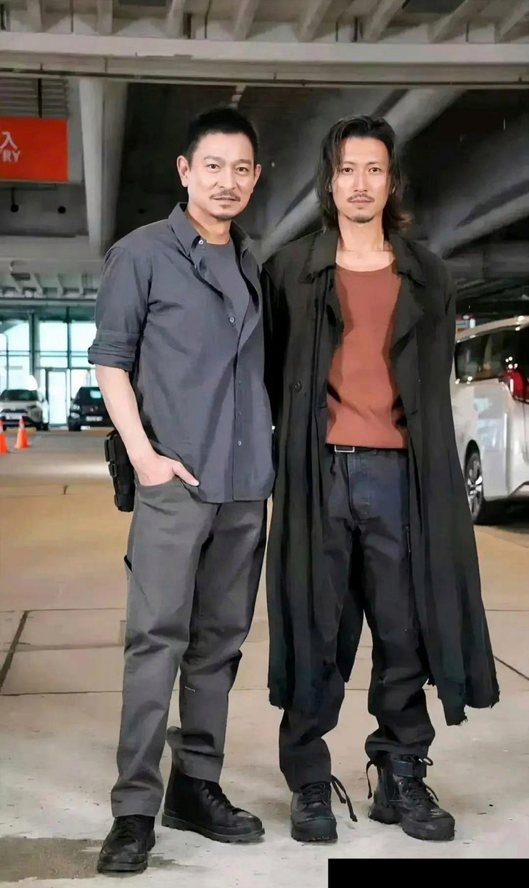 谢霆锋和刘德华大哥合影