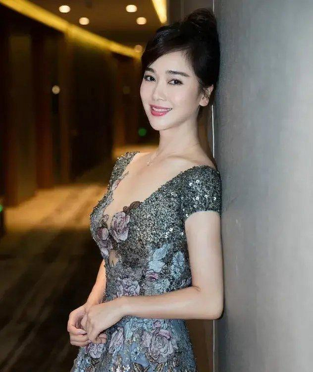 左小青的招牌微笑