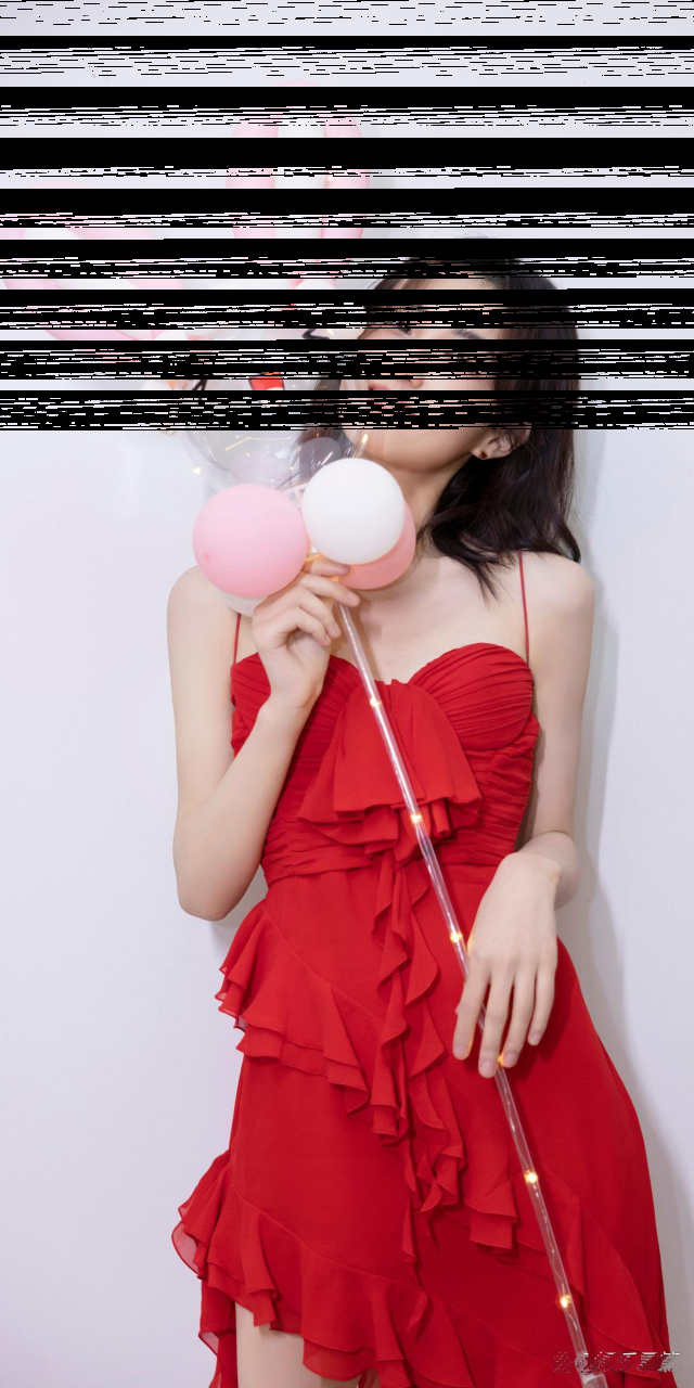 张子枫红色抹胸