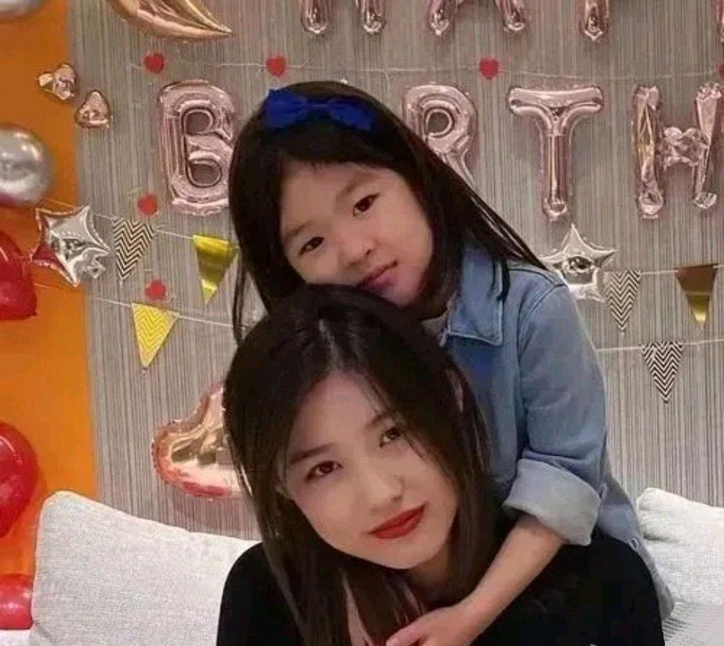 汪峰的大女儿与她的二女儿好像