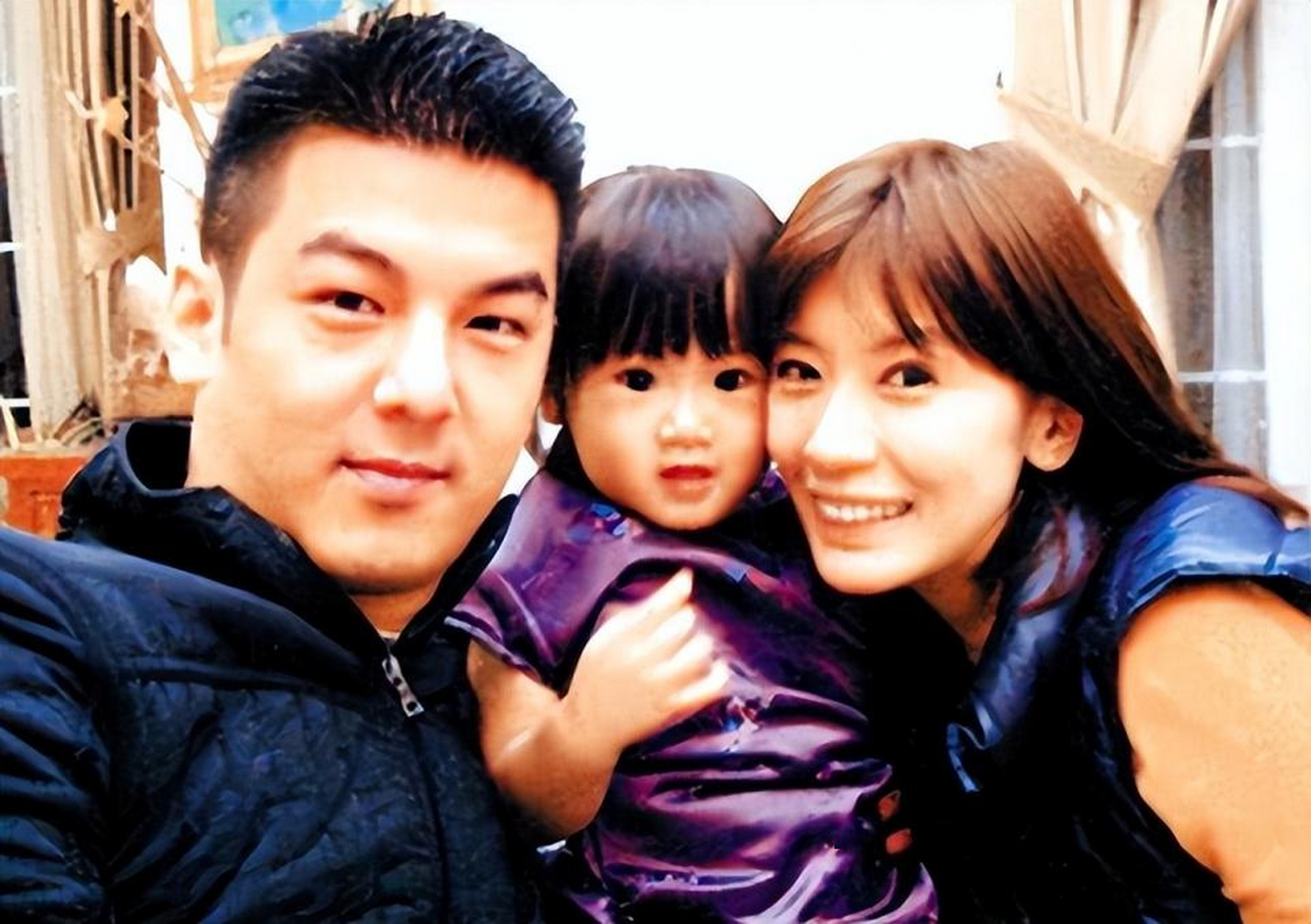 贾静雯一家五口同游日本