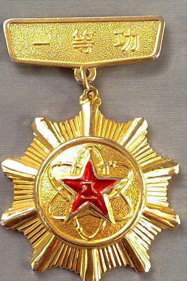 回顾山东96岁老汉持有双枪,公安收缴遭拒绝,他到底有何特殊身份